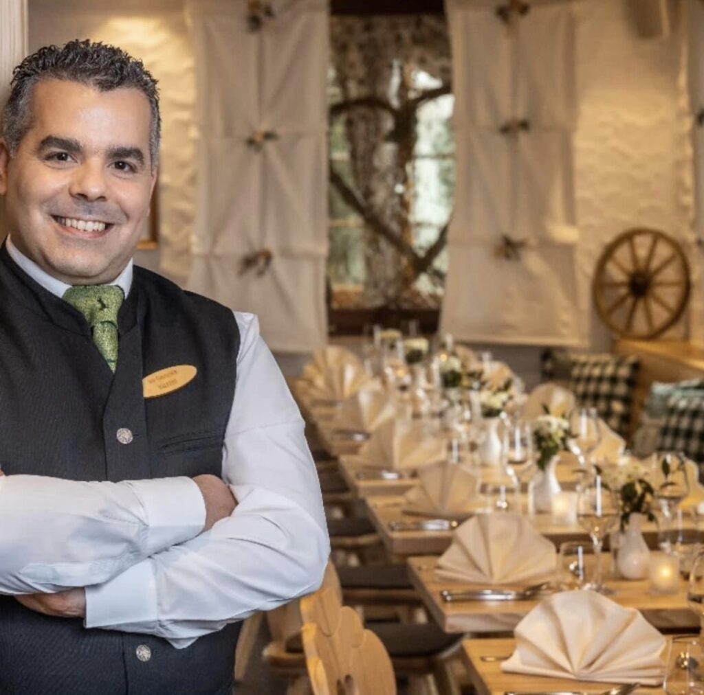 Sonderöffungszeiten DIENSTAG BIS FREITAG 12 UHR BIS 15 UHR FÜR GRUPPEN AB 25 PERSONEN GEBURTSTAGFEIERN, GESCHÄFTSESSEN ETC...