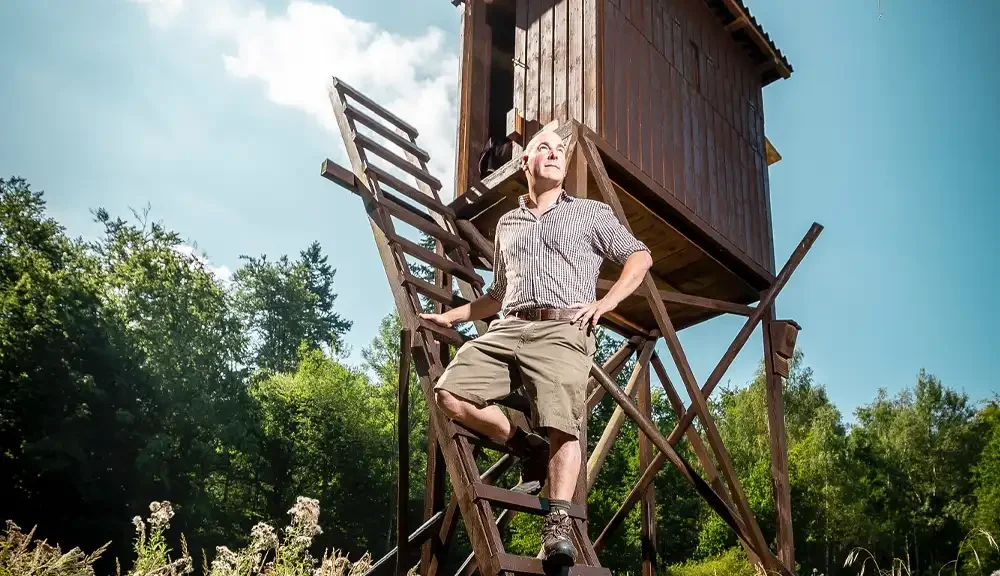 timo-boeckle-hochstand-revierfuehrung Revierführung mit Timo Böckle – der Küchenchef am Hochstand in seinem 870 Hektar großen Waldrevier